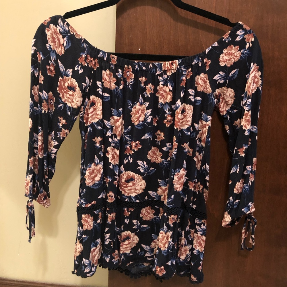 American Eagle top